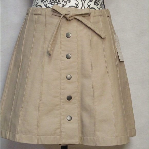 FREE PEOPLE Vegan Leather Mini Skirt NWT sizes 8 & 10 - Picture 4 of 9